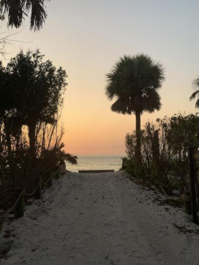 NORTH CAPTIVA ISLAND Steps to Private Gulf Beaches Pools Hot Tub Golf Cart